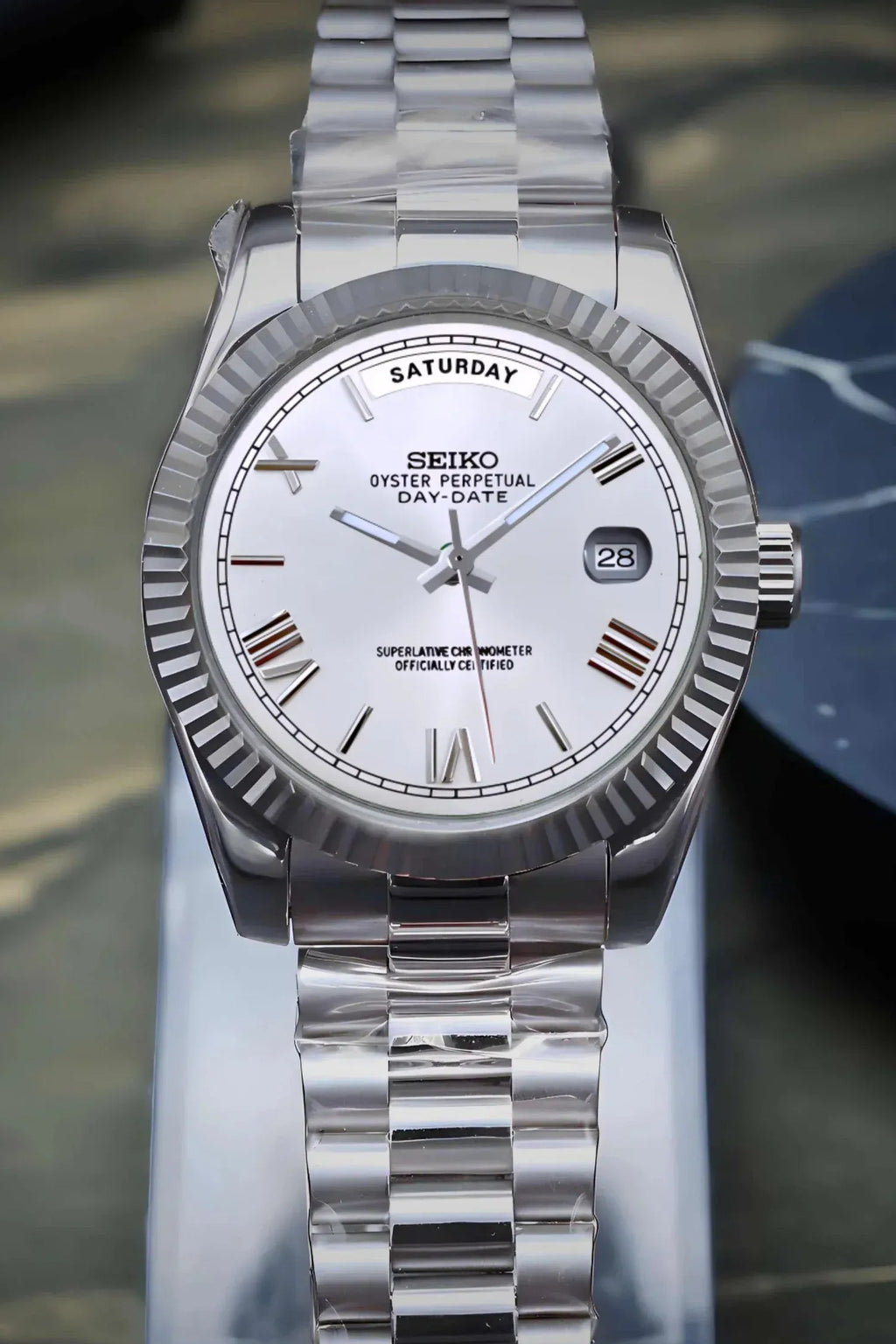 ModHouse DayDate White Roman